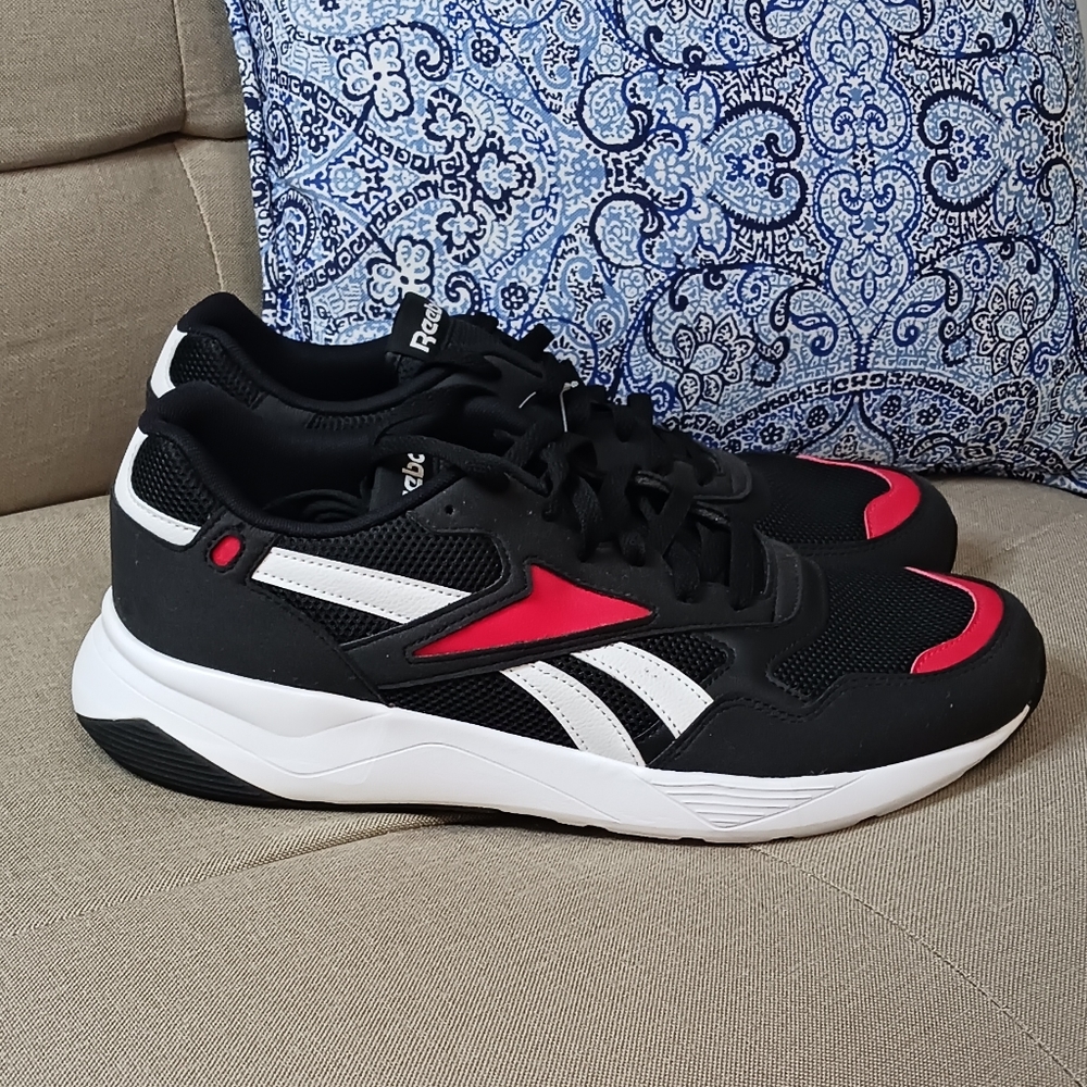 Reebok Royal Dashonic sneakers black red white NWOT